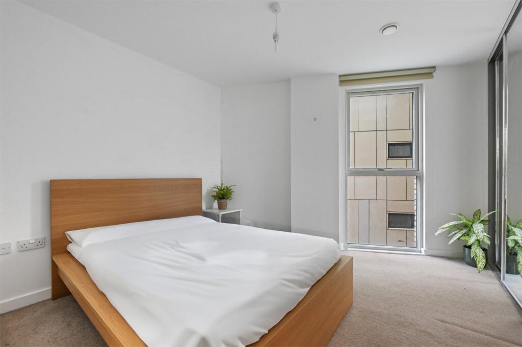 Atkins Square E8