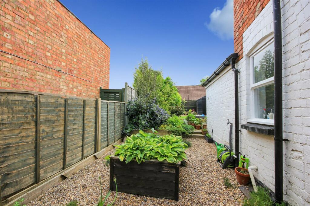 Side Garden.jpg