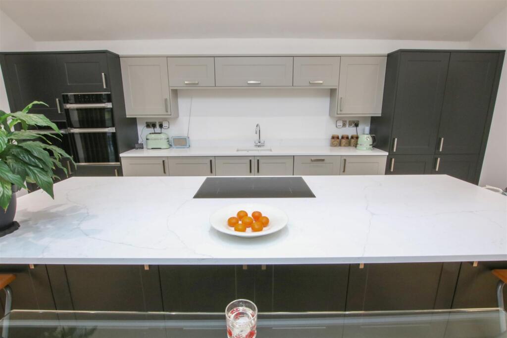 OPEN PLAN LIVING DINING 'ISLAND' KITCHEN