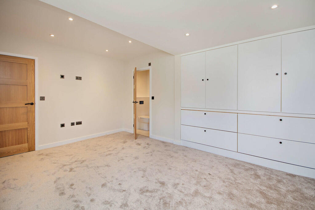 8605387-interior0...