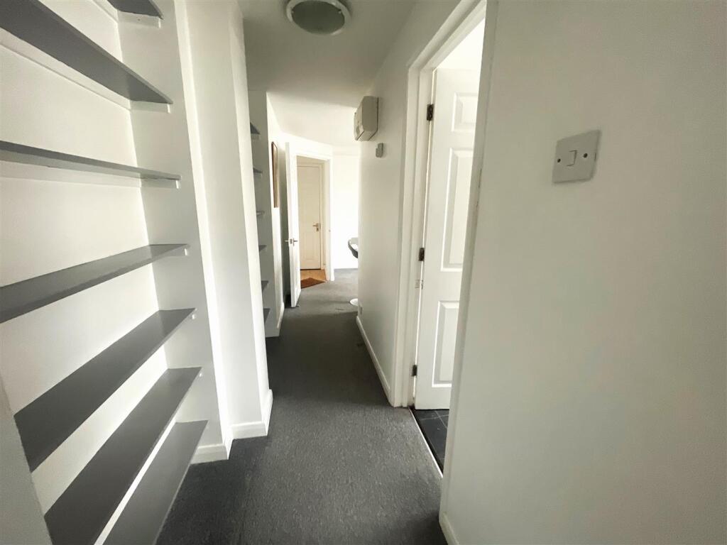 Hallway 2.jpg
