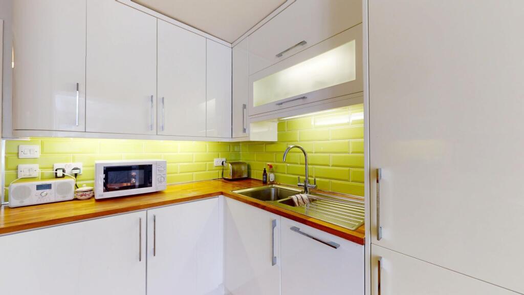 Kitchen 1 .jpg