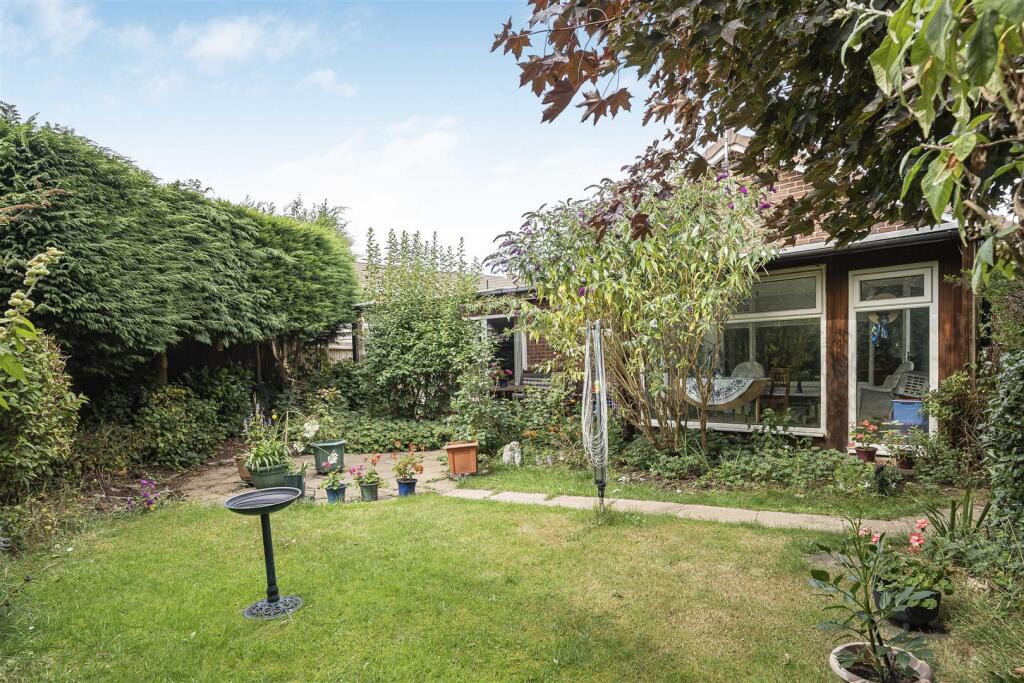 10 Beech Avenue, Lutterworth