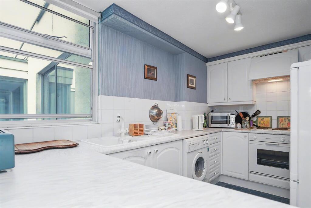 44 Regency House-6.jpeg