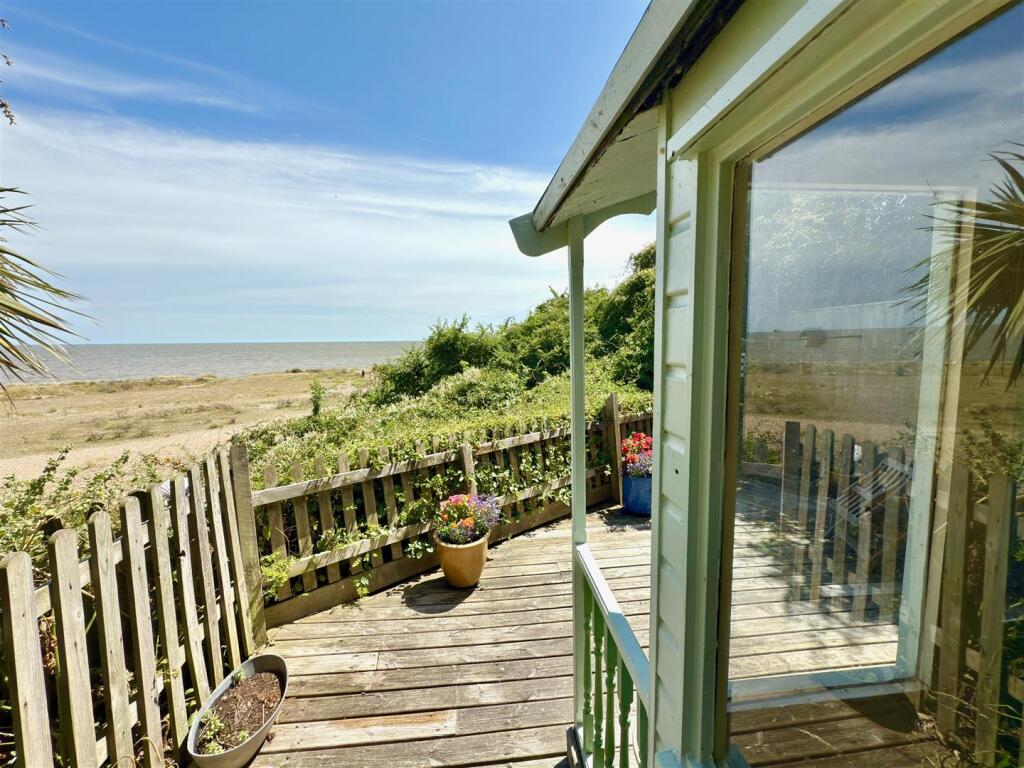 REAR GARDEN BACKING ON TO THE BEACH.jpg