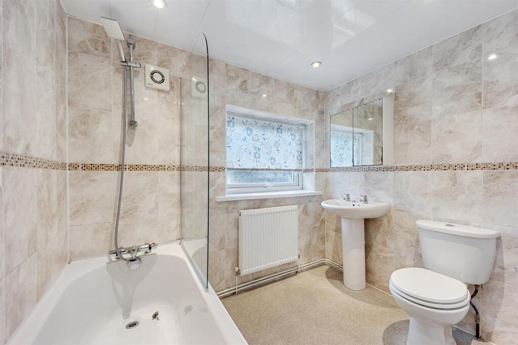 12 Arnside Avenue bathroom.jpg