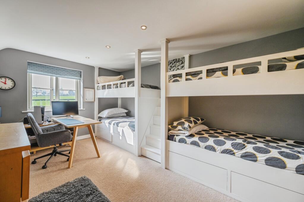 Bedroom T