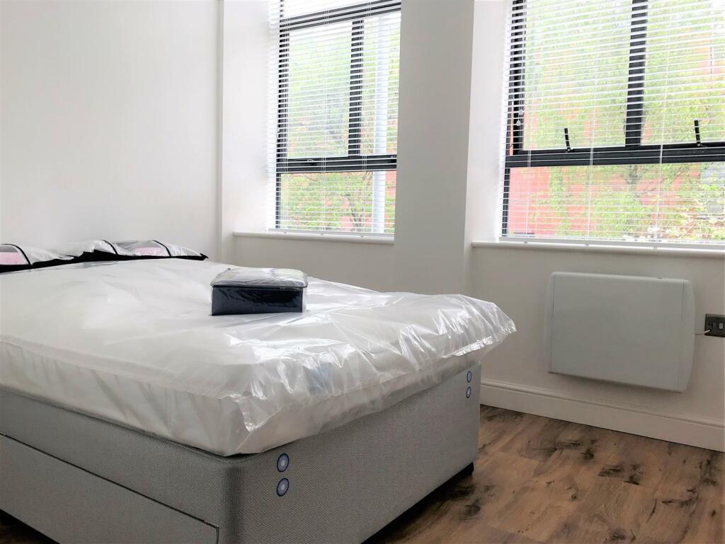 bed 1.jpg