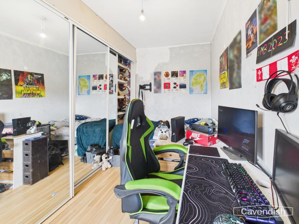 BEDROOM 2