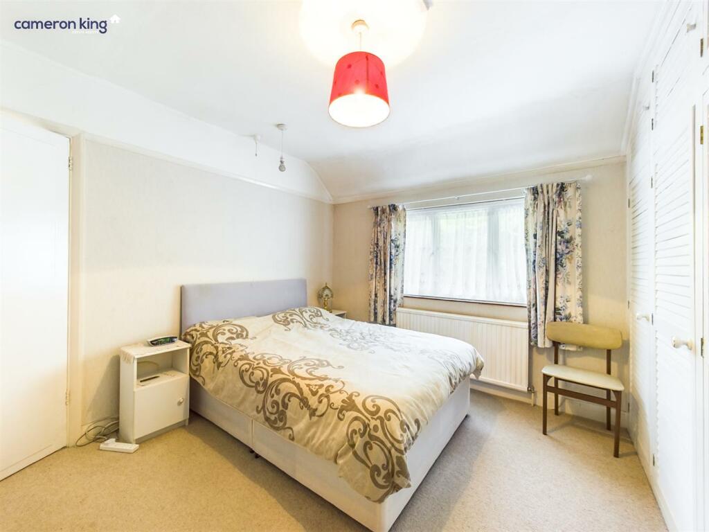 bed 2.jpg