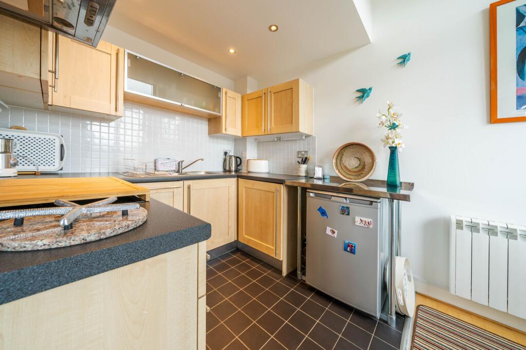 OPEN PLAN LIVING AREA