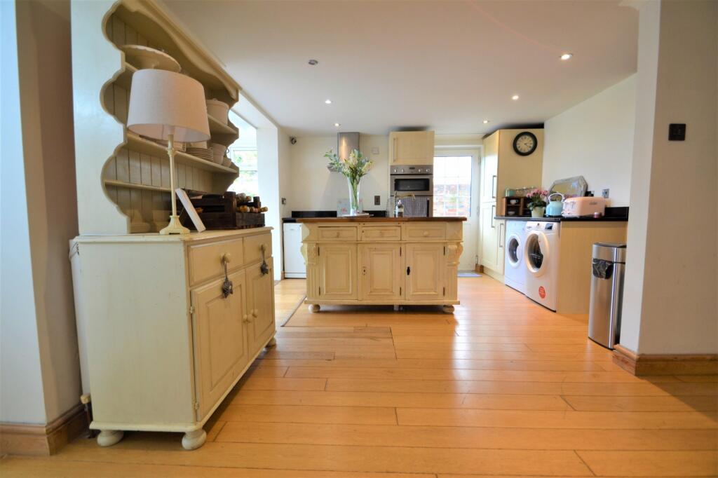 Kitchen/Dining Room