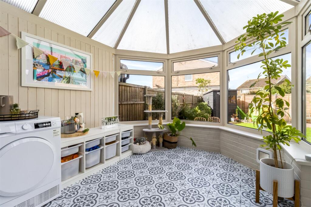 2 Sefton Close_011.JPG