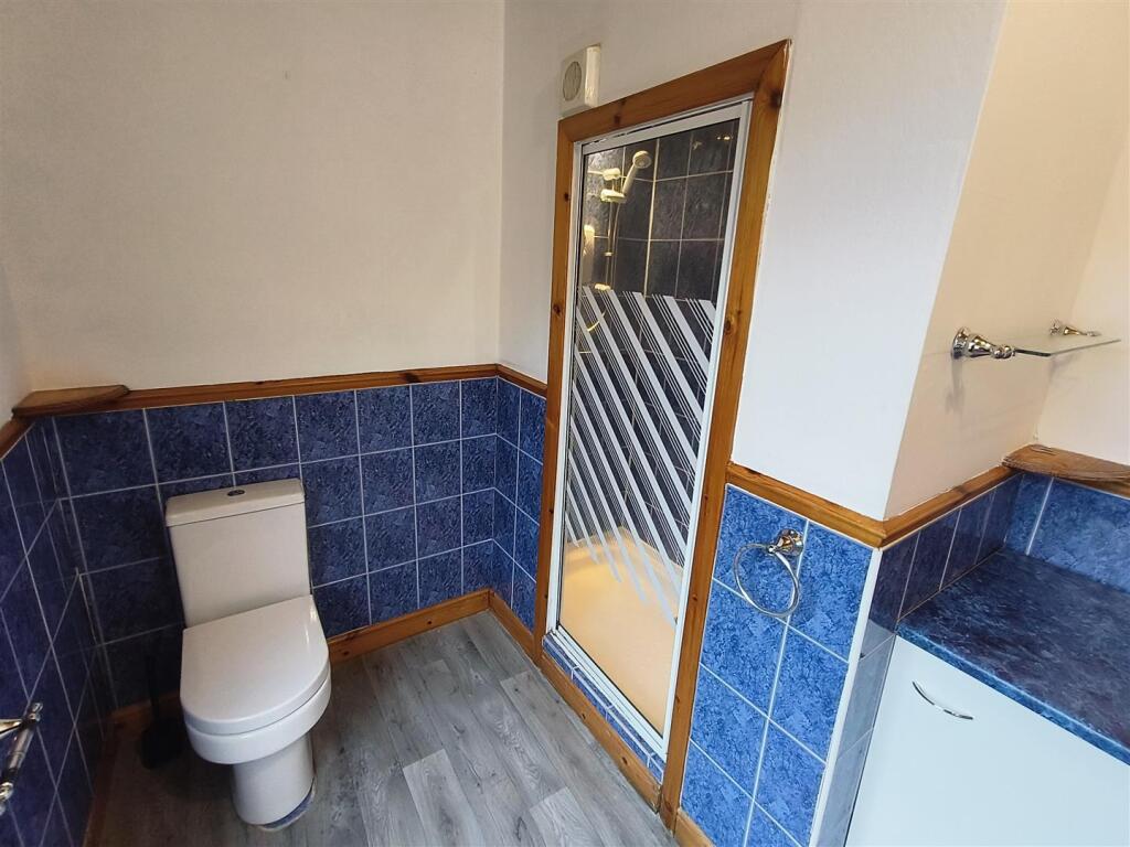 bathroom 3.jpg