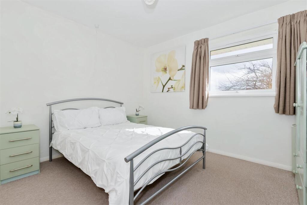 Henfield Close_3.jpg