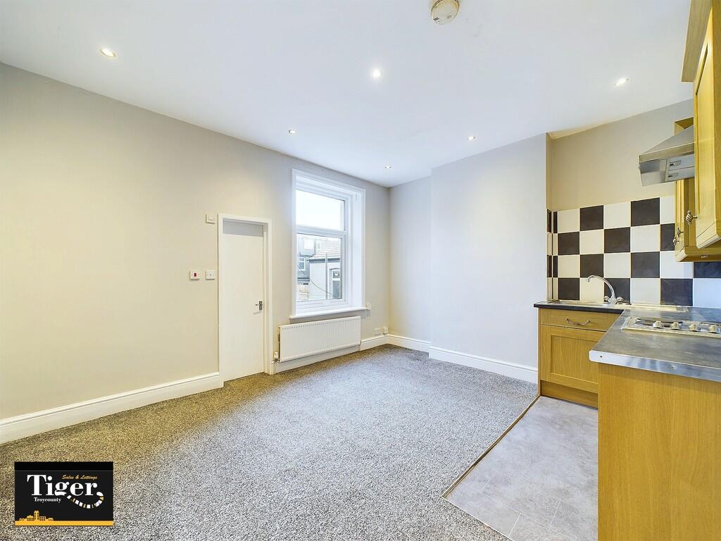 CAM02176G0-PR0443...