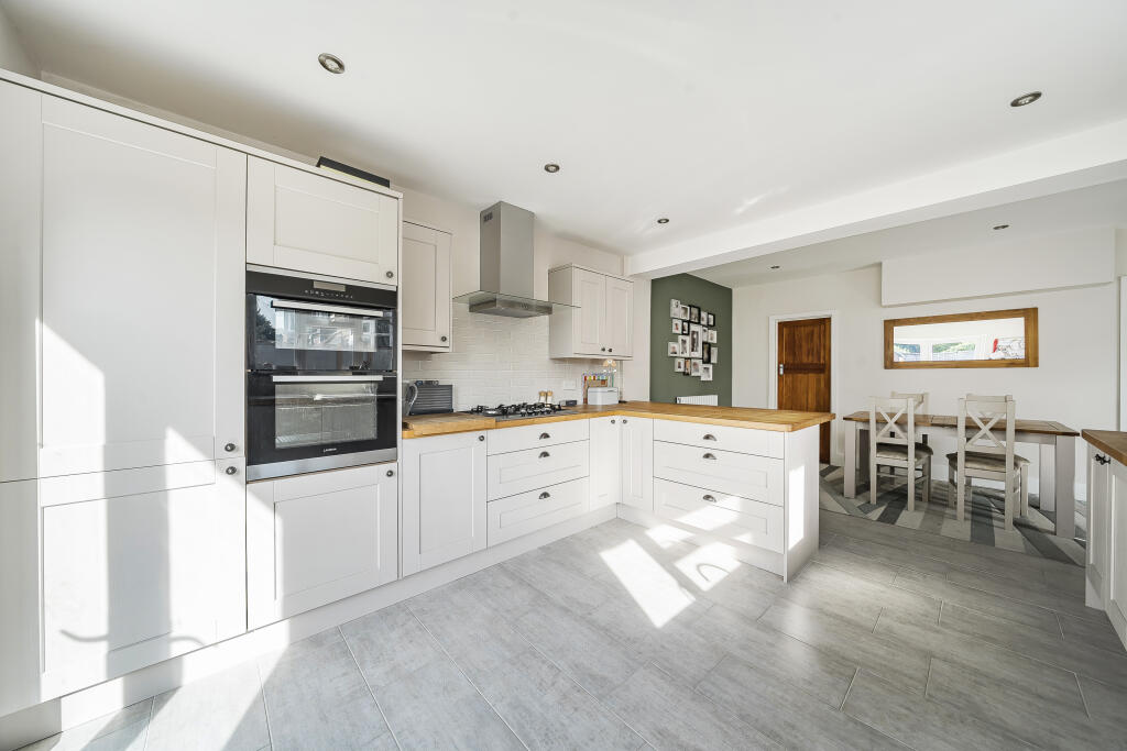 1335612176895c40e3731f