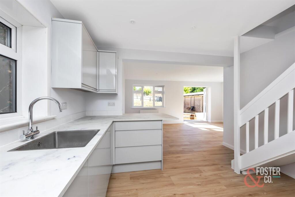 Mill Hill Close, 13-012.jpg