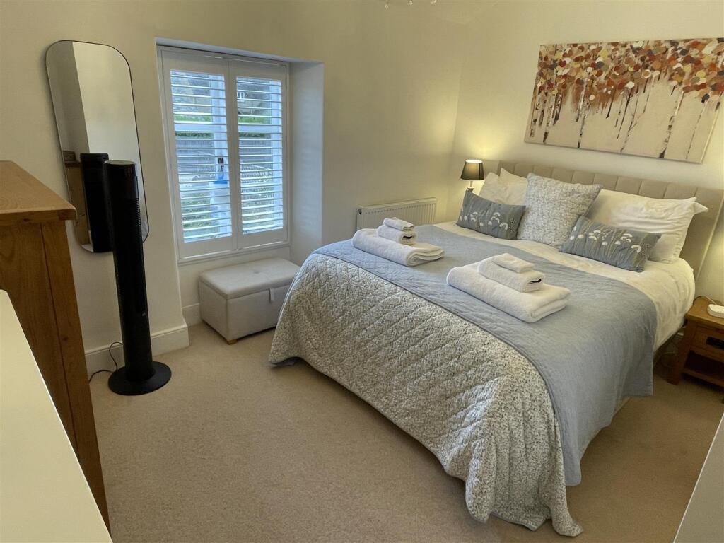 Bedroom 1.JPG