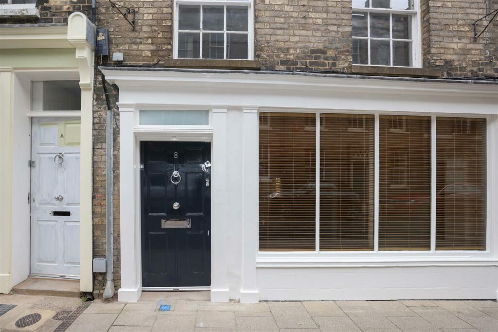 8 Guildhall Street [Front Exterior].jpg