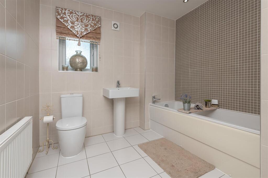 104 - 9 Hazel Fold BD13 2FE.jpg