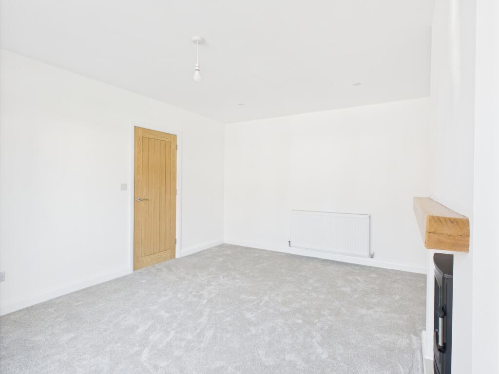 CAM03729G0-PR0072-STILL016