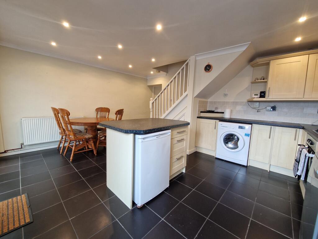 Kitchen/ Dining Area