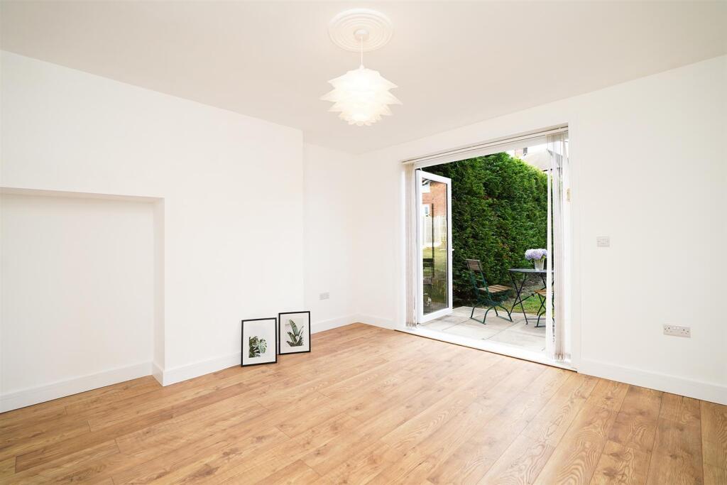 7. LoungeChimneyPatio.jpg