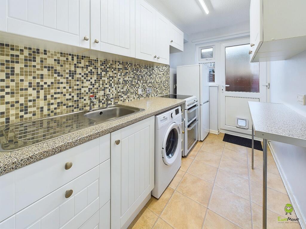 CAM03418G0-PR0173-STILL005