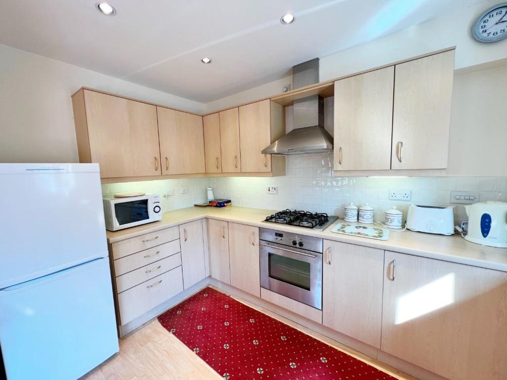 Kitchen pic 2.jpg