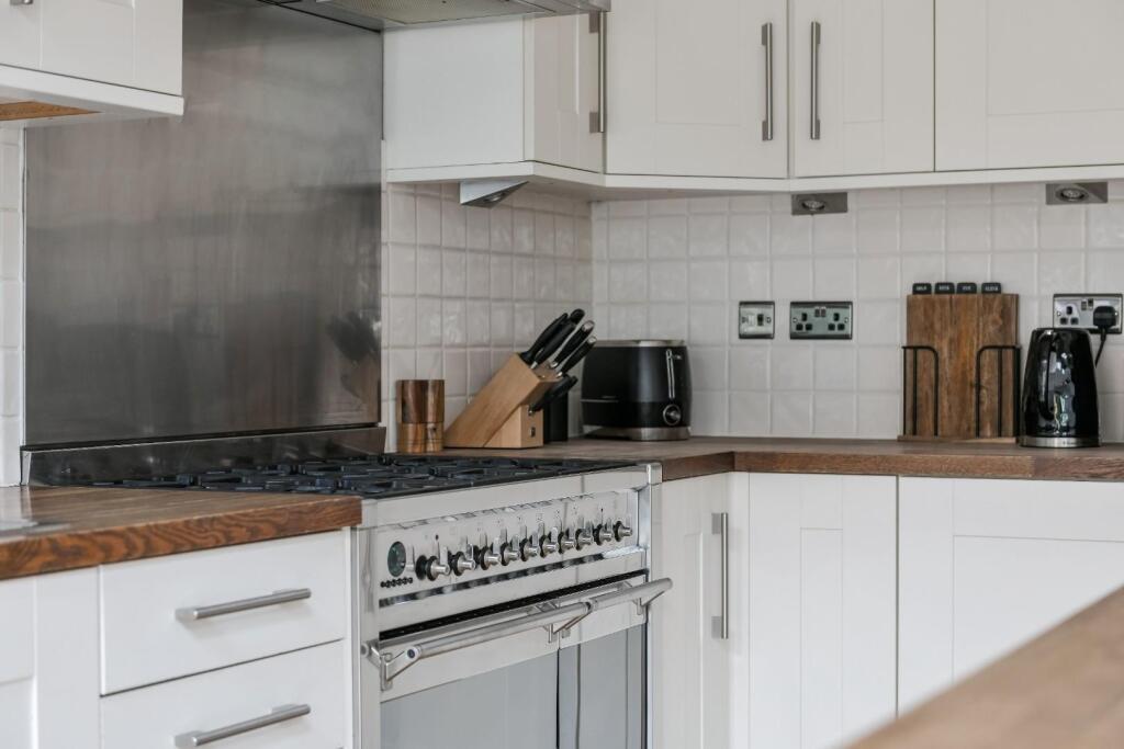 CASTLE AVENUE, FEATURE (8).jpg