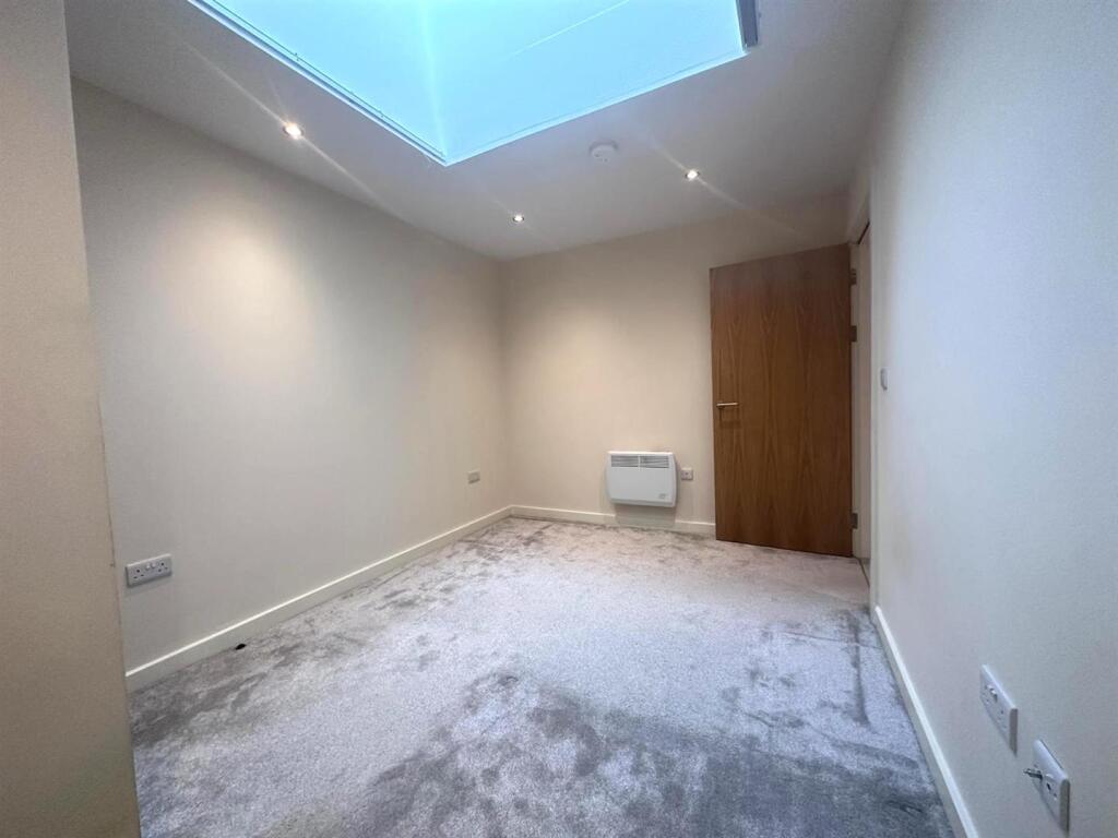 Bedroom pic 2.jpg