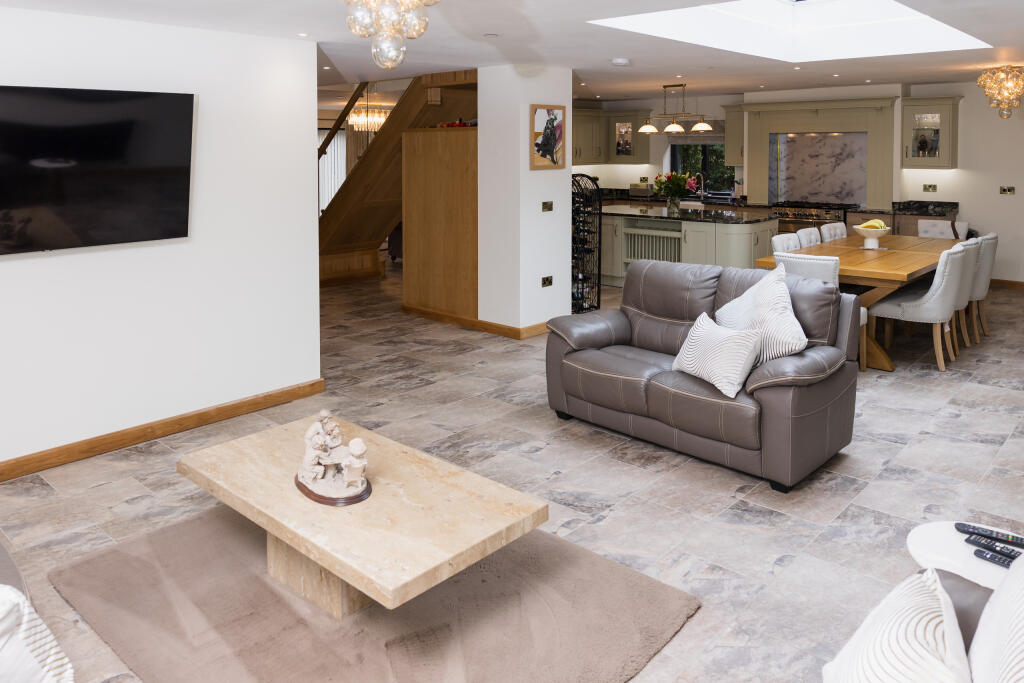 2025-08-07 WALKER &amp; LEWIS-CEFN-17