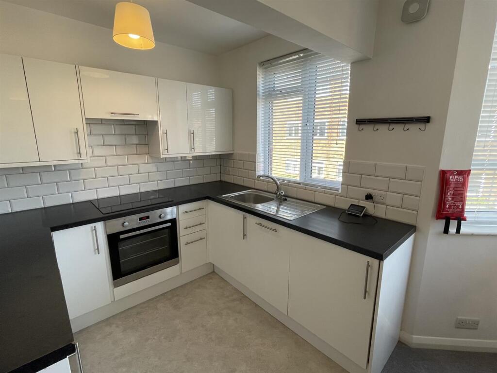 Kitchen 2.jpg
