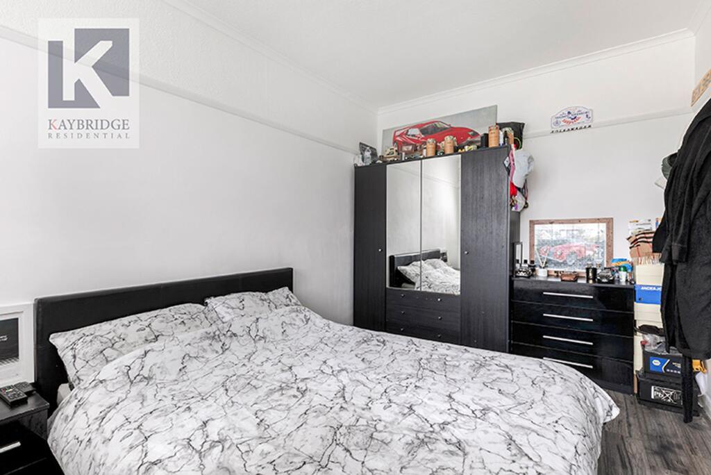 St. Clair Drive, Worcester Park - KT4 8UE