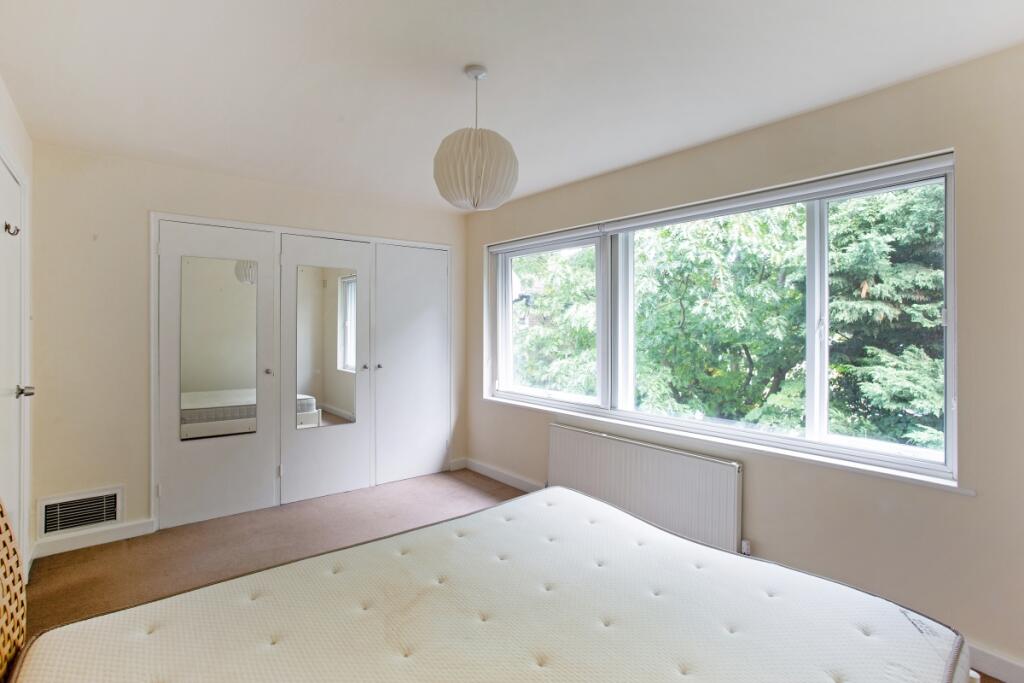 79277_33 Pond Mea...