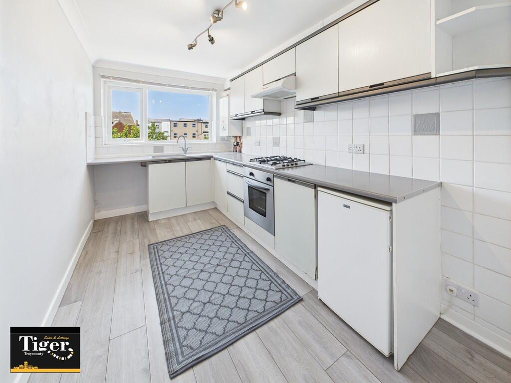 CAM02176G0-PR0643...