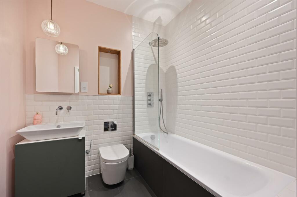 RCREE- 13 carlton road- bathroom 3 (1).jpg