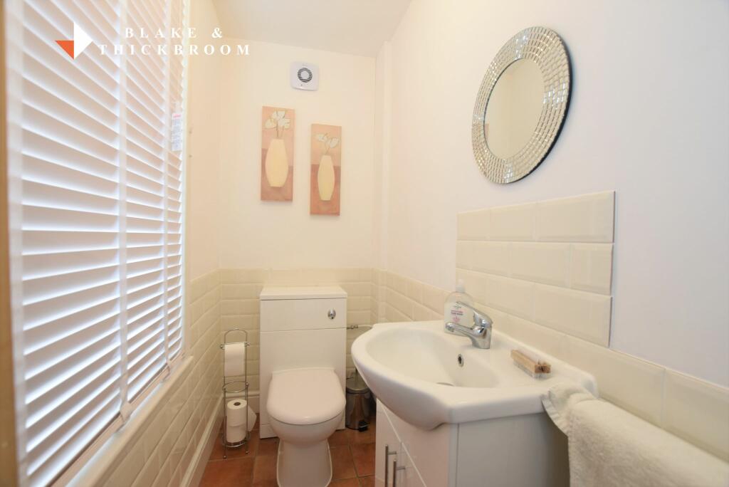 GROUND FLOOR CLOAKROOM