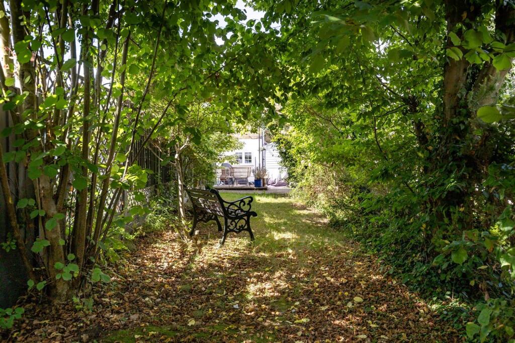 30 St Johns Road (26).jpg