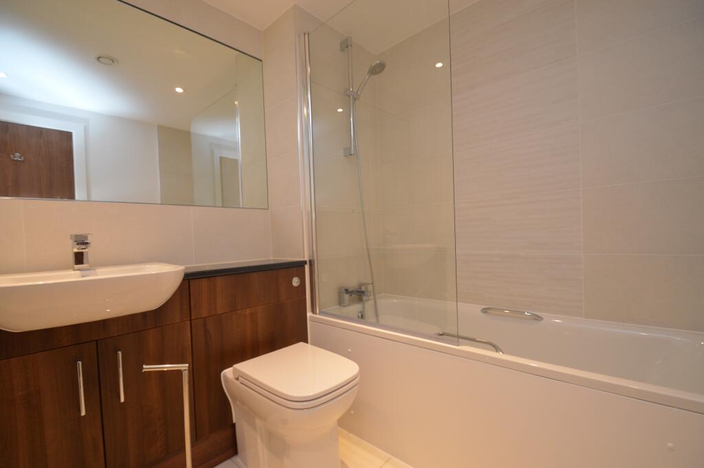 16 Zenith House Bath