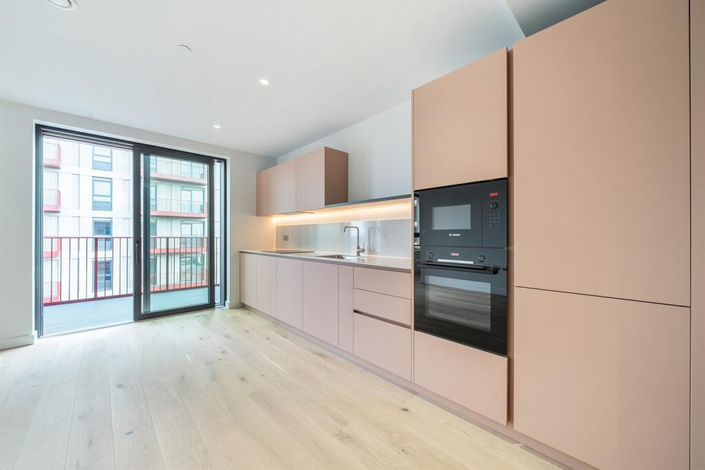 Peninsula Gardens, East Parkside, Lower Riverside, Greenwich Peninsula , SE10