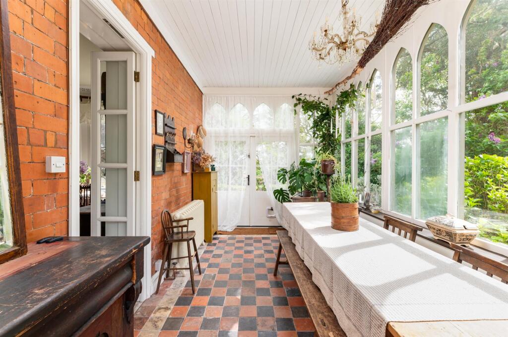 GARDEN ROOM