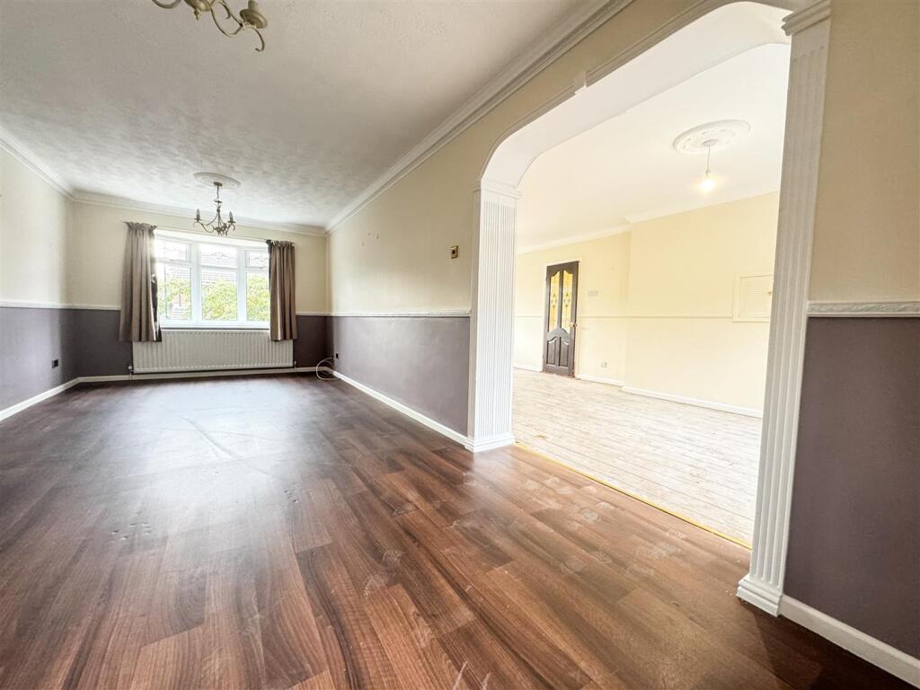 DINING FAMILY ROOM