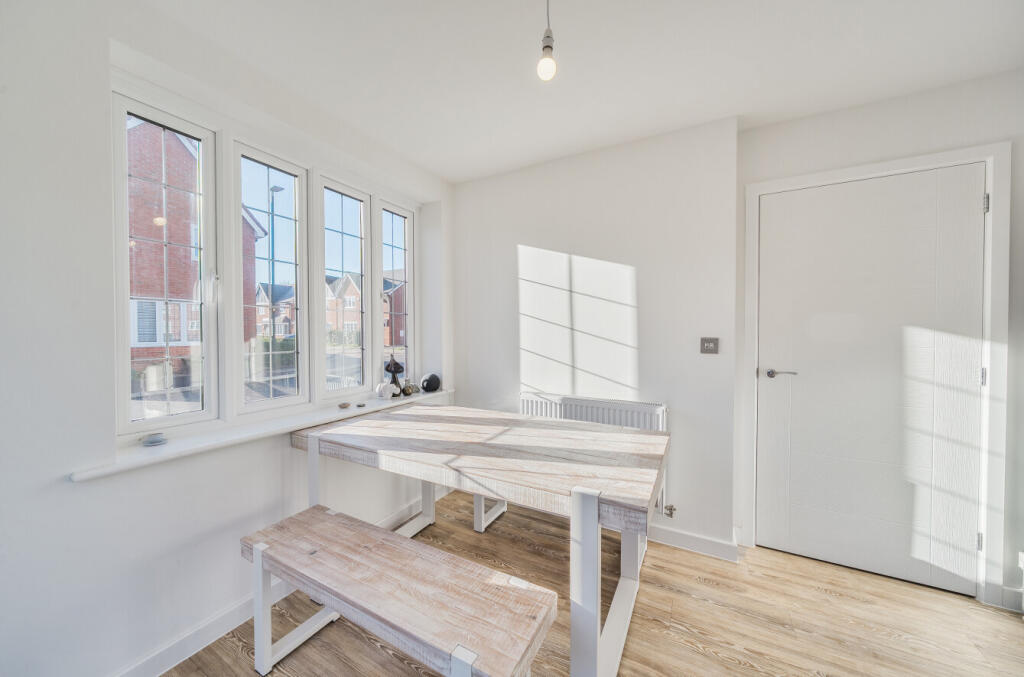 1384424-6-6925acd...