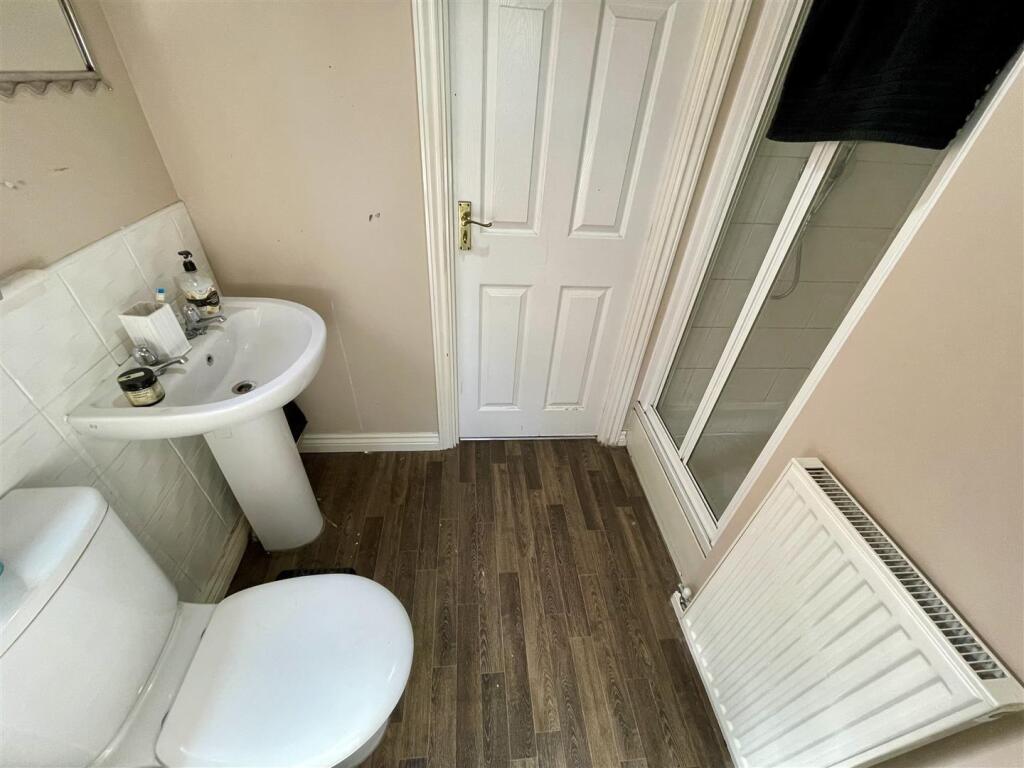 Jack &amp; Jill Bathroom