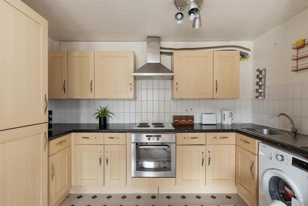 Verbena Close, E16