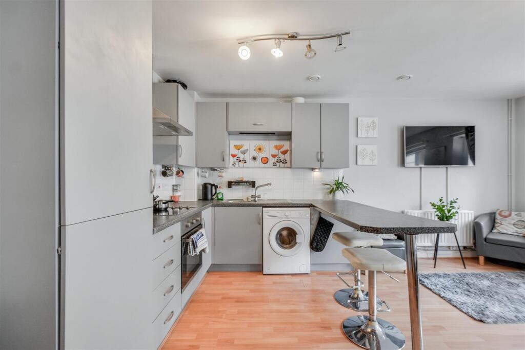Open Plan Living/Dining Kitchen