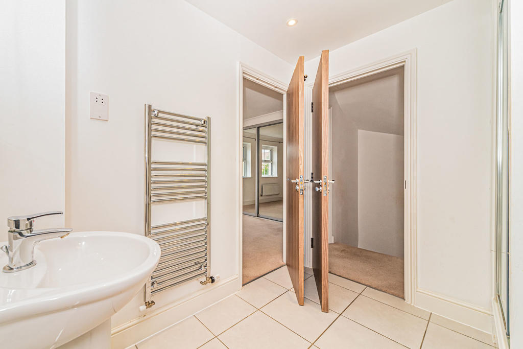 Jack &amp; Jill Bathroom