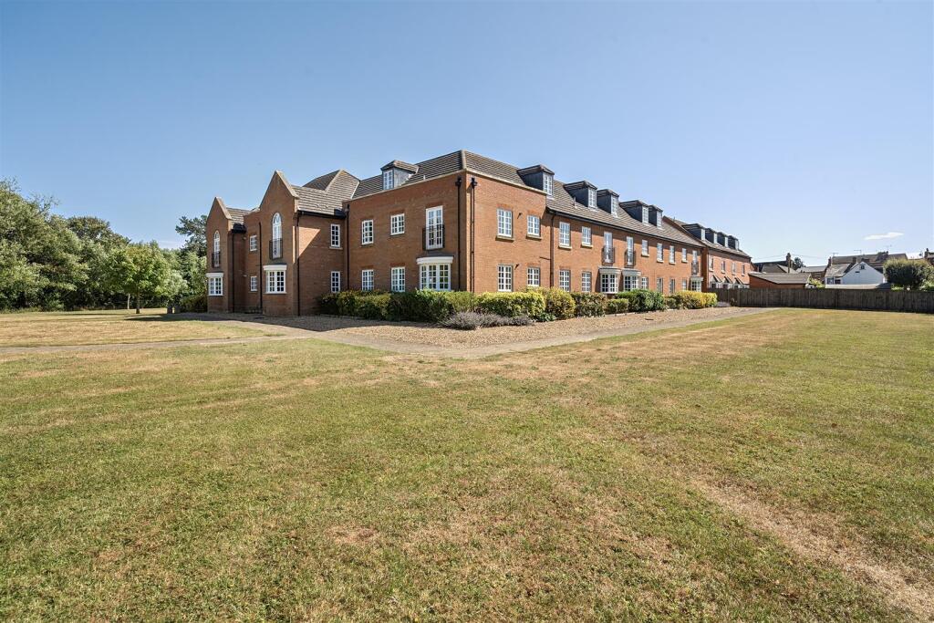 69 Reffield Close
